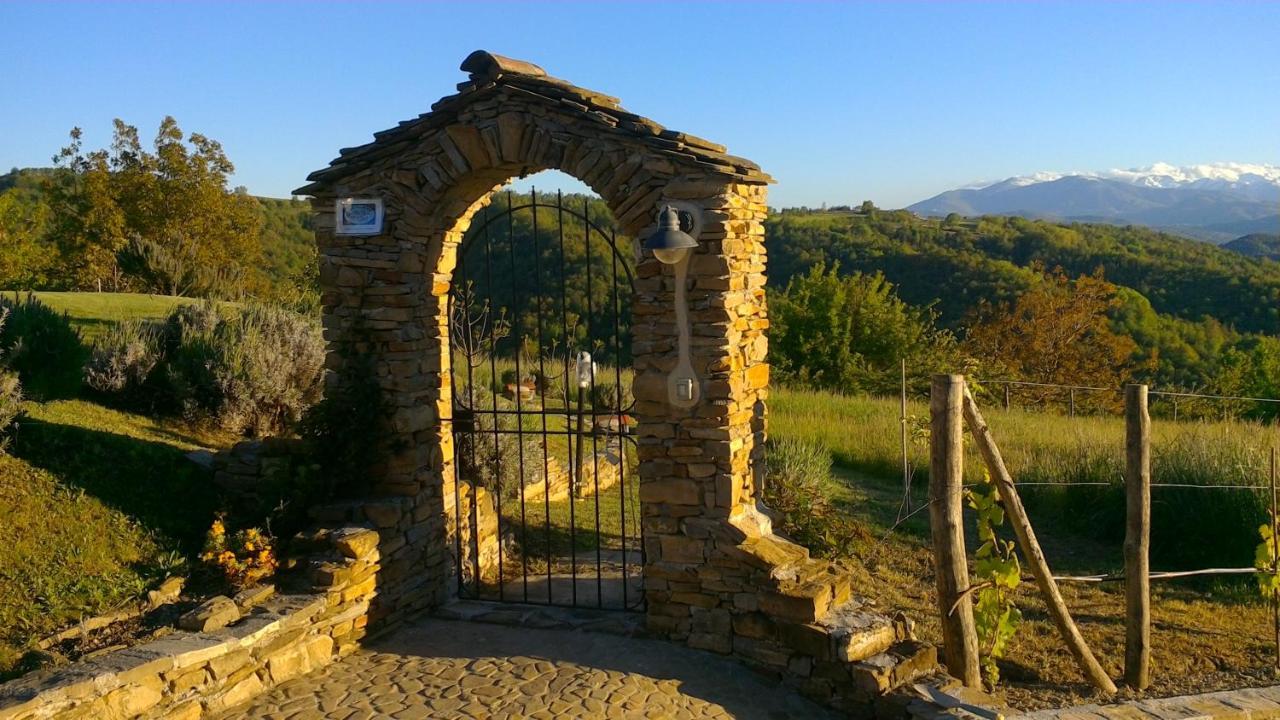 Magiche Langhe Acomodação com café da manhã Paroldo Exterior foto